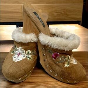 Women’s Splash embroidered‎ heels